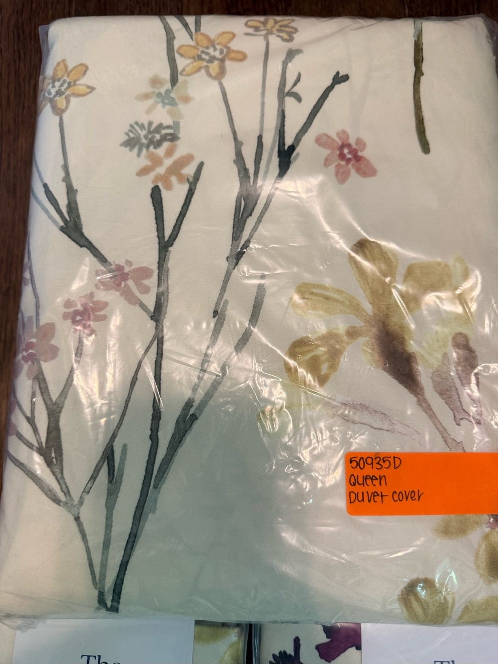 The Company Store Floral Duvet cover in Queen and 2 shams in Peyton - Picture 5 of 9